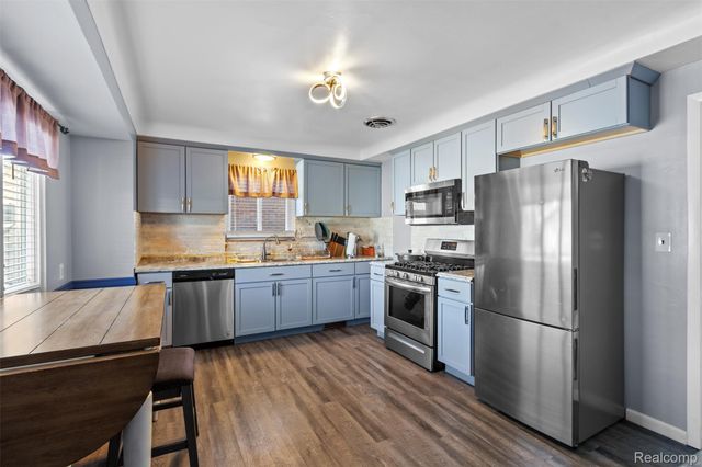 22417 Carolina Street, St. Clair Shores, MI 48080