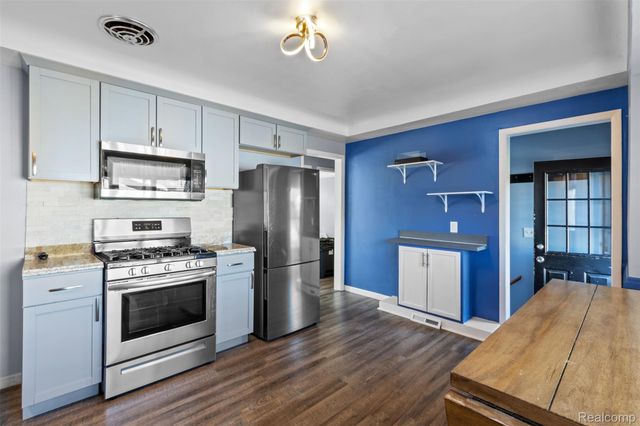 22417 Carolina Street, St. Clair Shores, MI 48080