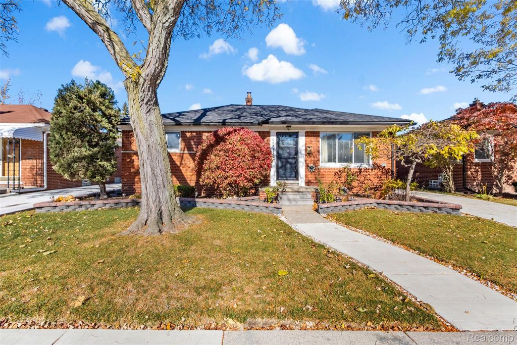 22417 Carolina Street, St. Clair Shores, MI 48080