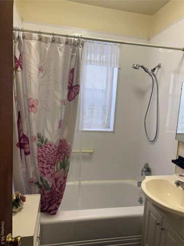 2432 23rd Street 1floor, Astoria, NY 11102