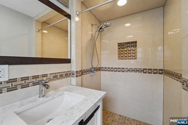 19 Elmwood, West Orange, NJ 07052