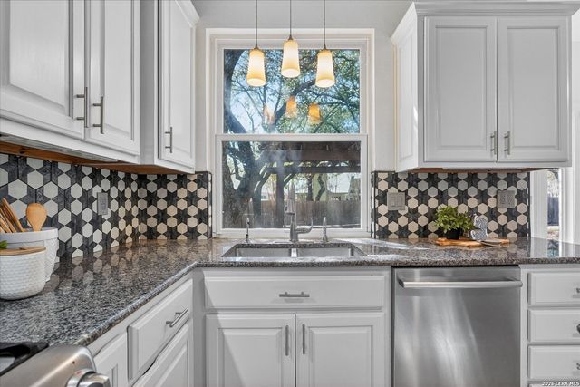 12331 Stable Wood, San Antonio, TX 78249