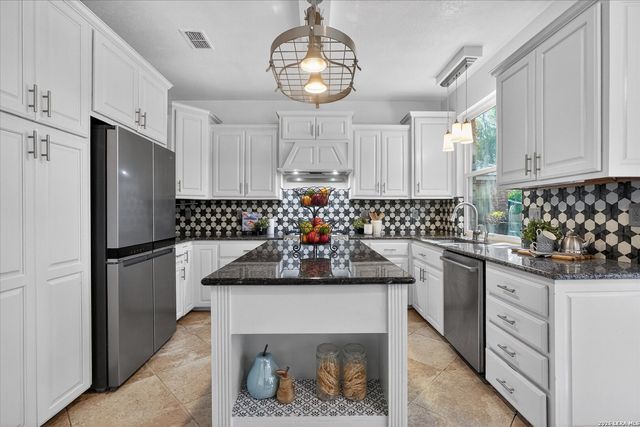 12331 Stable Wood, San Antonio, TX 78249