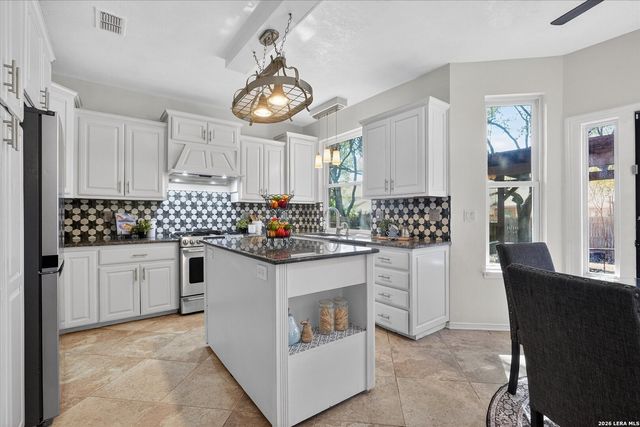 12331 Stable Wood, San Antonio, TX 78249