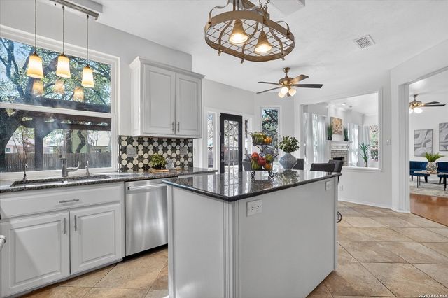 12331 Stable Wood, San Antonio, TX 78249