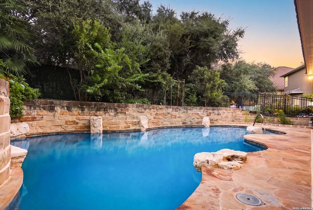 2735 WONDERVIEW DR, San Antonio, TX 78230