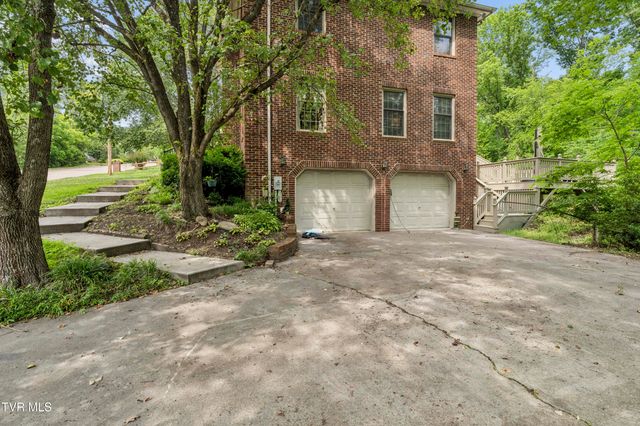 2705 Berkshire Lane, Kingsport, TN 37660