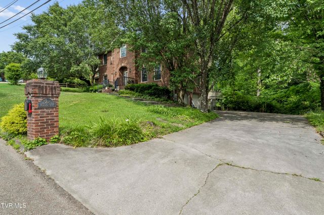 2705 Berkshire Lane, Kingsport, TN 37660