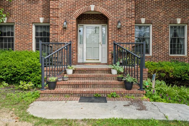 2705 Berkshire Lane, Kingsport, TN 37660