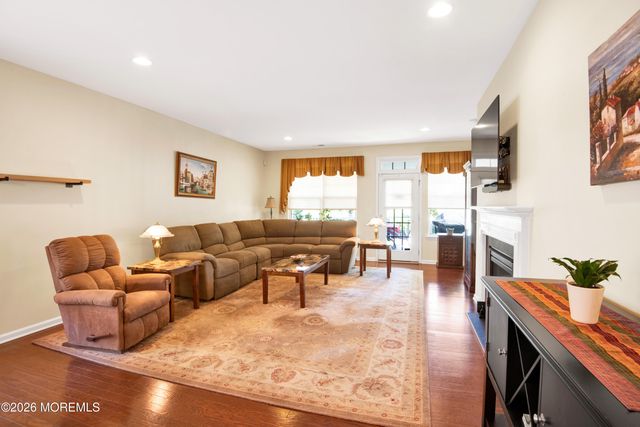 31 Heath Lane, Jackson, NJ 08527