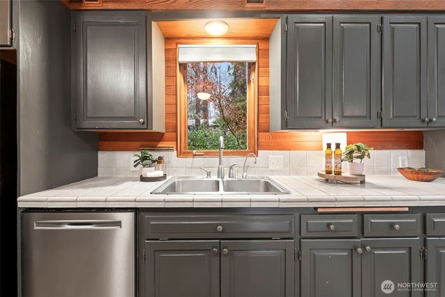 9910 40th Avenue Ct, Gig Harbor, WA 98332