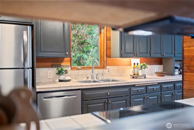 9910 40th Avenue Ct, Gig Harbor, WA 98332