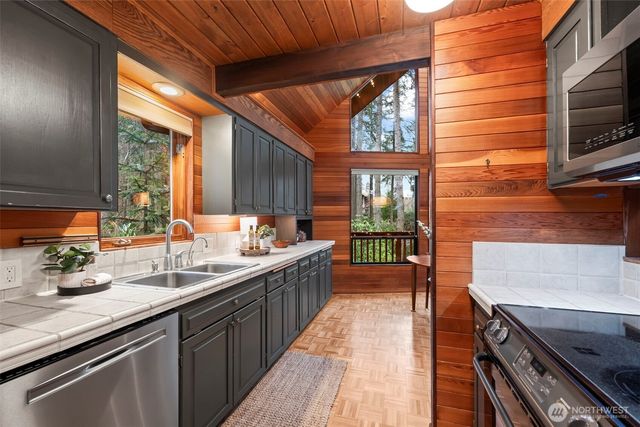 9910 40th Avenue Ct, Gig Harbor, WA 98332