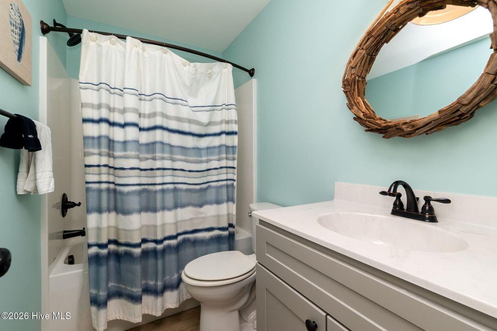 Image 18 of property listing at 4616 Lindbergh Avenue, Kitty Hawk, NC 27949