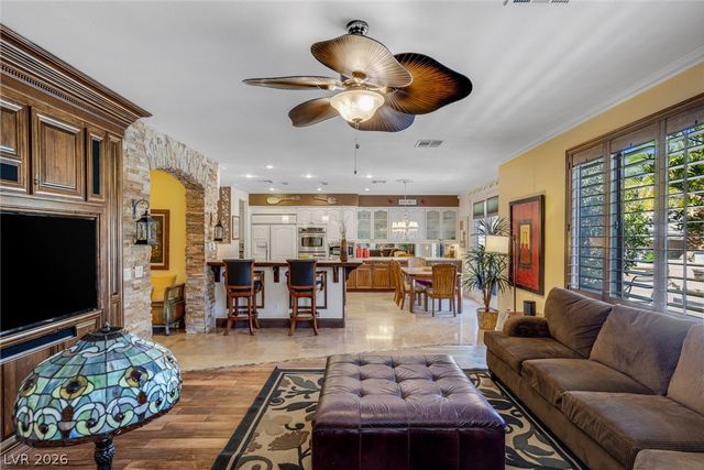 724 PINNACLE HEIGHTS Lane, Las Vegas, NV 89144