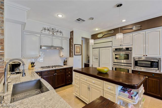 724 PINNACLE HEIGHTS Lane, Las Vegas, NV 89144