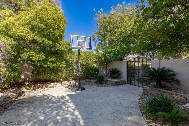 724 PINNACLE HEIGHTS Lane, Las Vegas, NV 89144