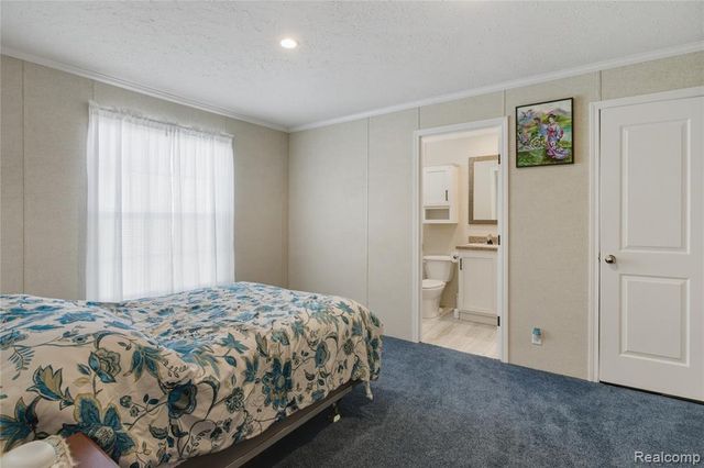 230 E Macgregor Court, Highland, MI 48357