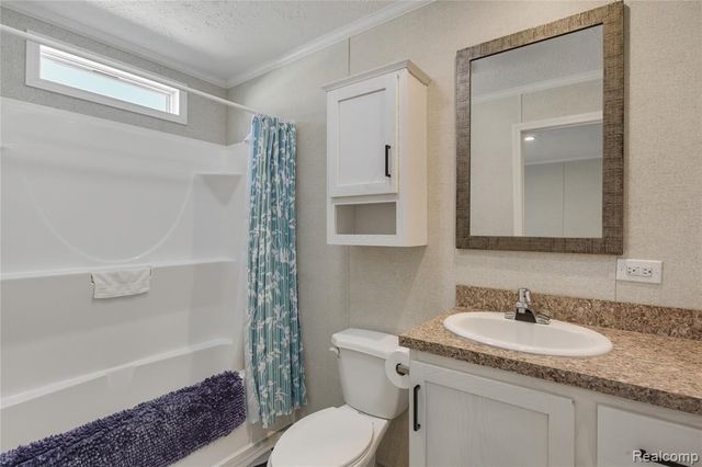 230 E Macgregor Court, Highland, MI 48357