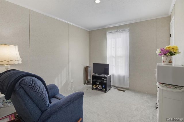 230 E Macgregor Court, Highland, MI 48357