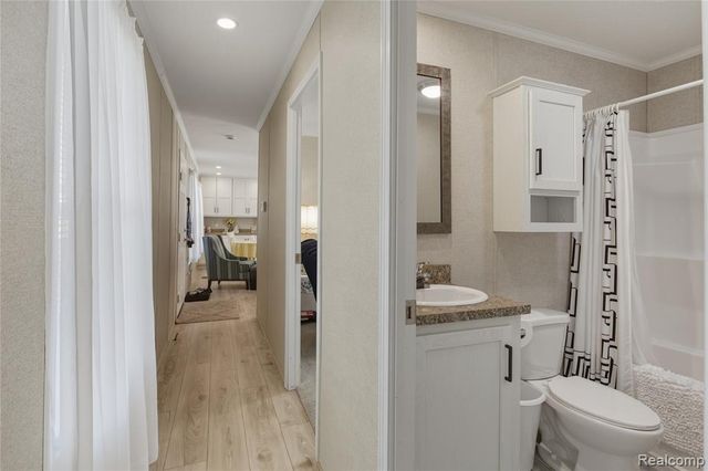 230 E Macgregor Court, Highland, MI 48357