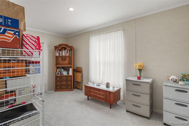 230 E Macgregor Court, Highland, MI 48357