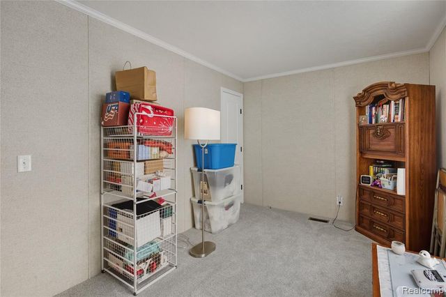 230 E Macgregor Court, Highland, MI 48357