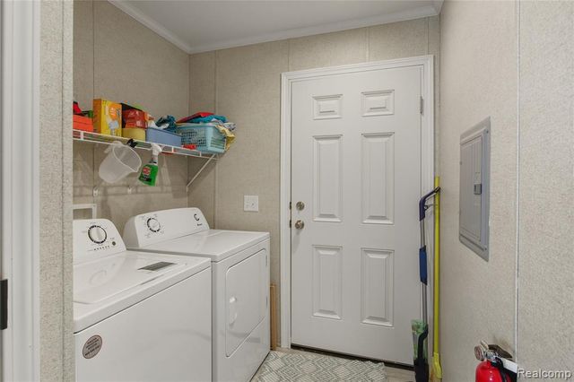 230 E Macgregor Court, Highland, MI 48357