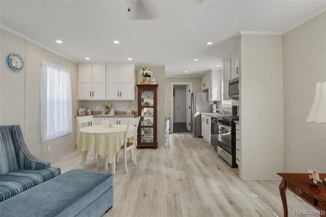 230 E Macgregor Court, Highland, MI 48357