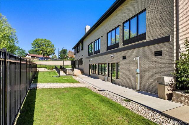 230 E Macgregor Court, Highland, MI 48357