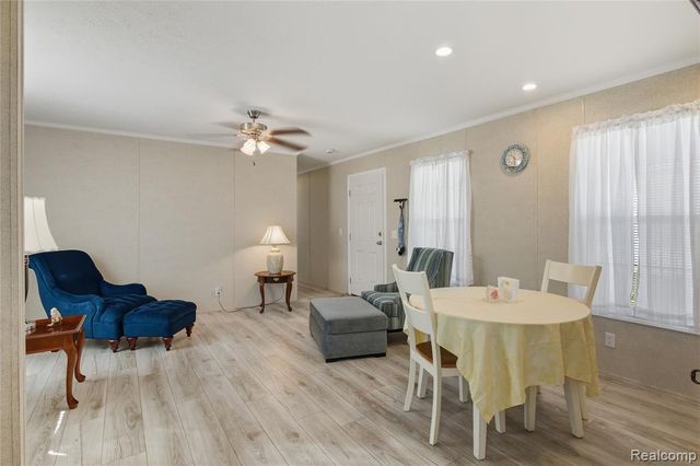 230 E Macgregor Court, Highland, MI 48357