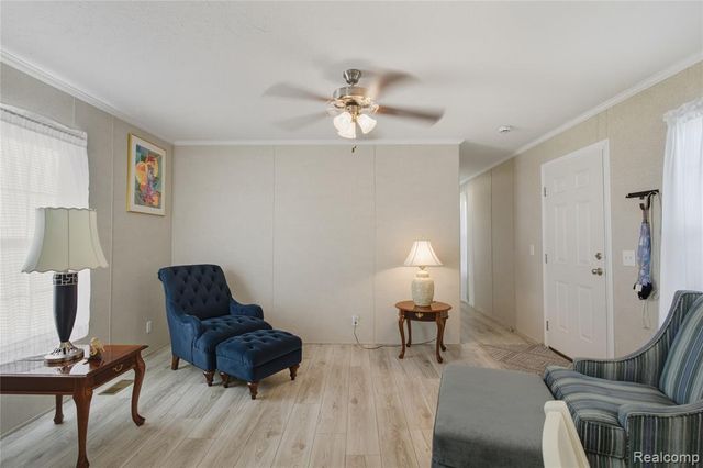 230 E Macgregor Court, Highland, MI 48357