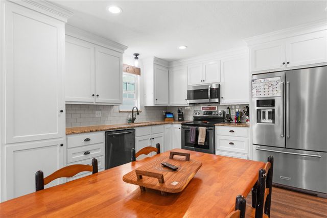 900 Bosque, Meridian, TX 76665