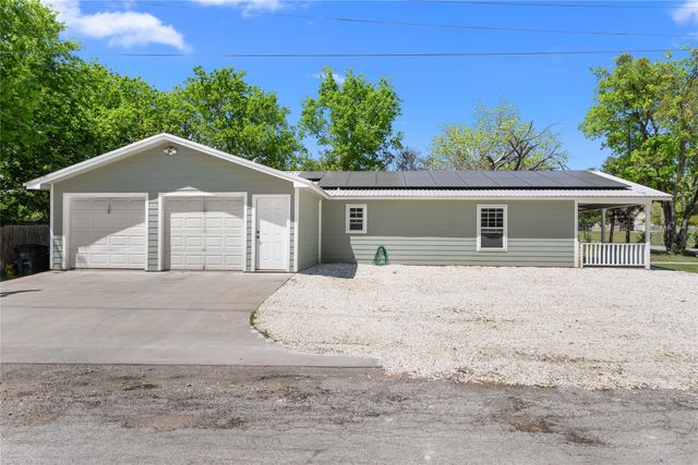 900 Bosque, Meridian, TX 76665