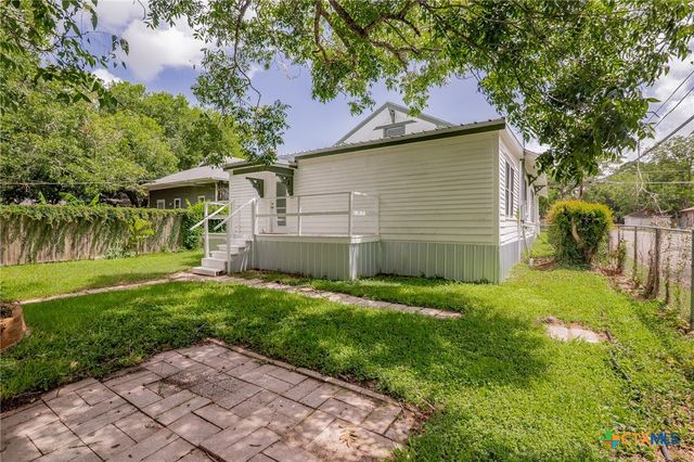 212 Coke Street, Yoakum, TX 77995