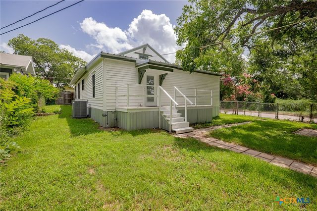 212 Coke Street, Yoakum, TX 77995