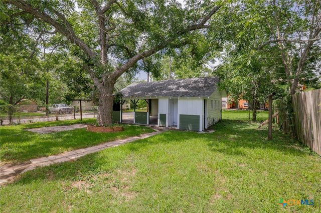 212 Coke Street, Yoakum, TX 77995