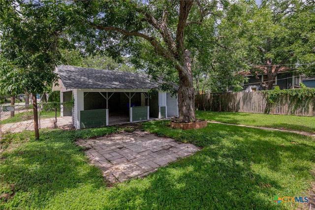 212 Coke Street, Yoakum, TX 77995