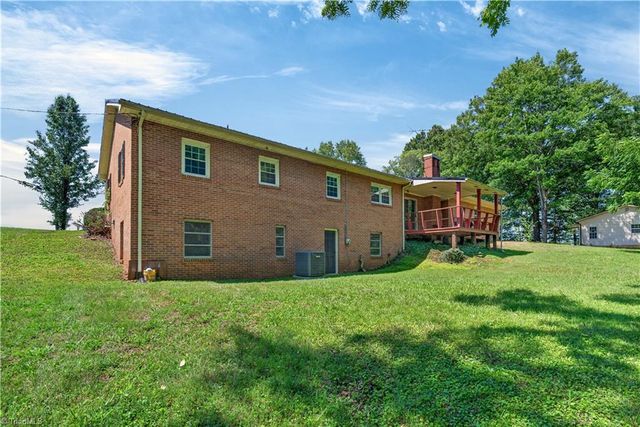 2911 Ararat Hwy, Ararat, VA 24053