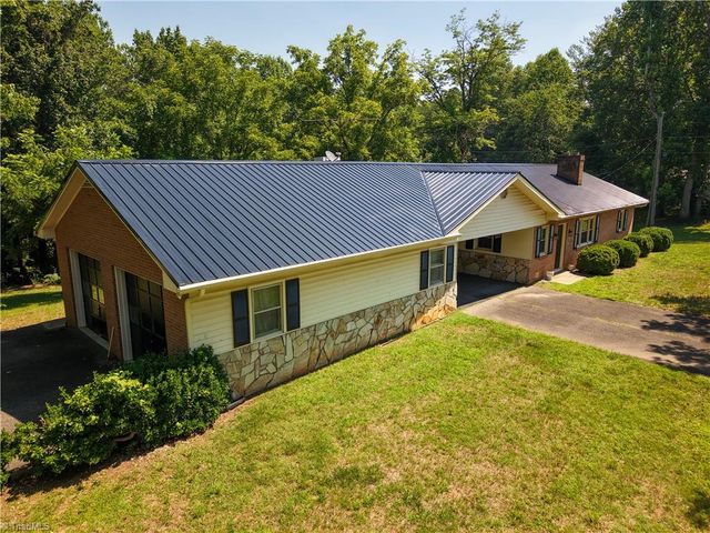 2911 Ararat Hwy, Ararat, VA 24053