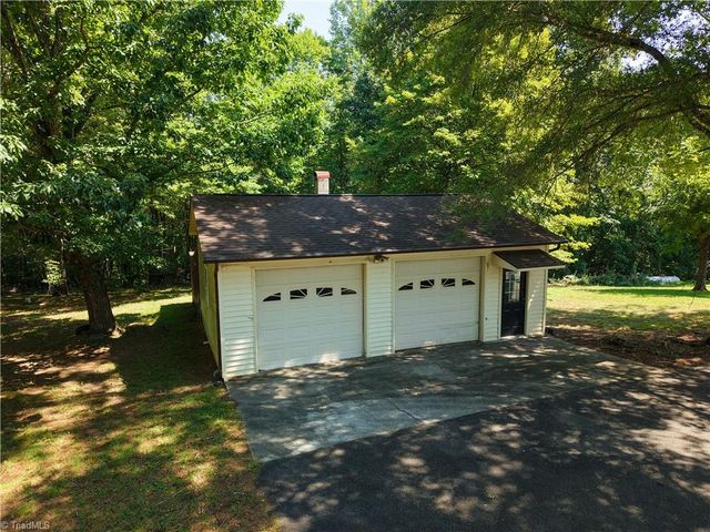 2911 Ararat Hwy, Ararat, VA 24053