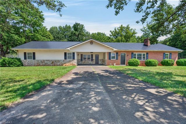 2911 Ararat Hwy, Ararat, VA 24053