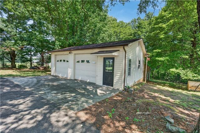 2911 Ararat Hwy, Ararat, VA 24053