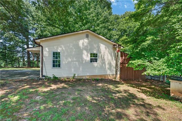 2911 Ararat Hwy, Ararat, VA 24053