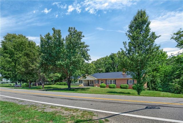 2911 Ararat Hwy, Ararat, VA 24053