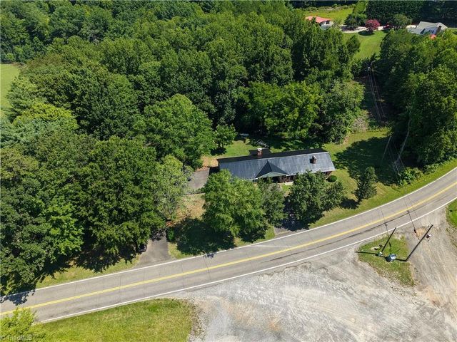 2911 Ararat Hwy, Ararat, VA 24053
