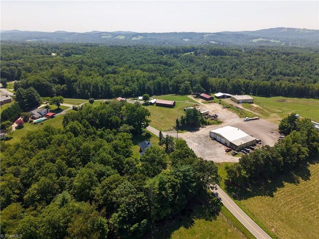 2911 Ararat Hwy, Ararat, VA 24053