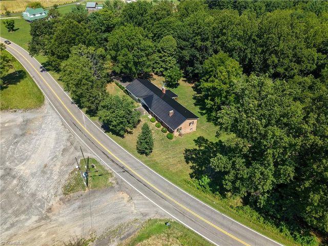 2911 Ararat Hwy, Ararat, VA 24053