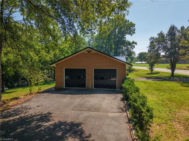 2911 Ararat Hwy, Ararat, VA 24053