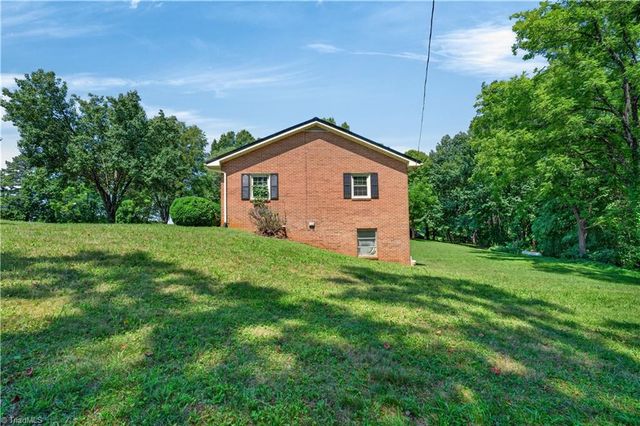 2911 Ararat Hwy, Ararat, VA 24053